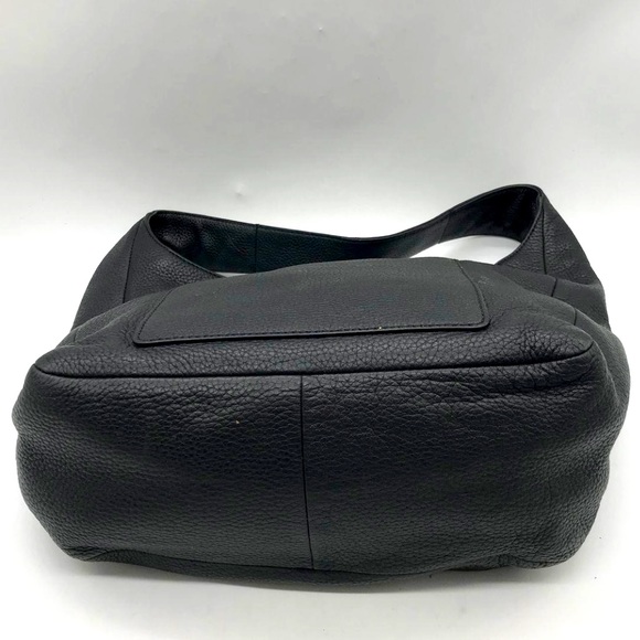 Michael Kors, pebble, leather, black shoulder bag, gold hardware, zipper closure - Picture 6 of 9